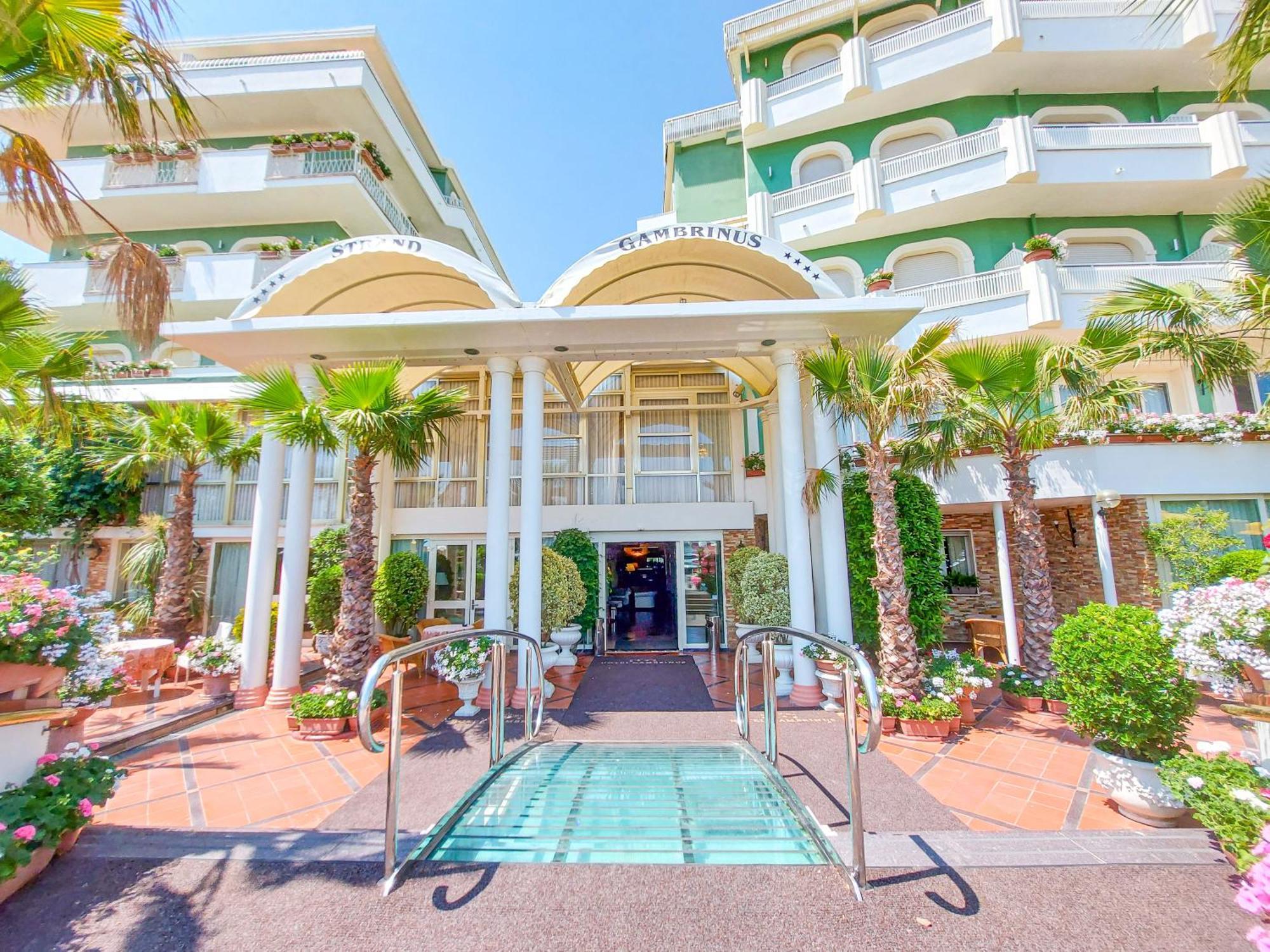Hotel Gambrinus Cervia Exterior photo