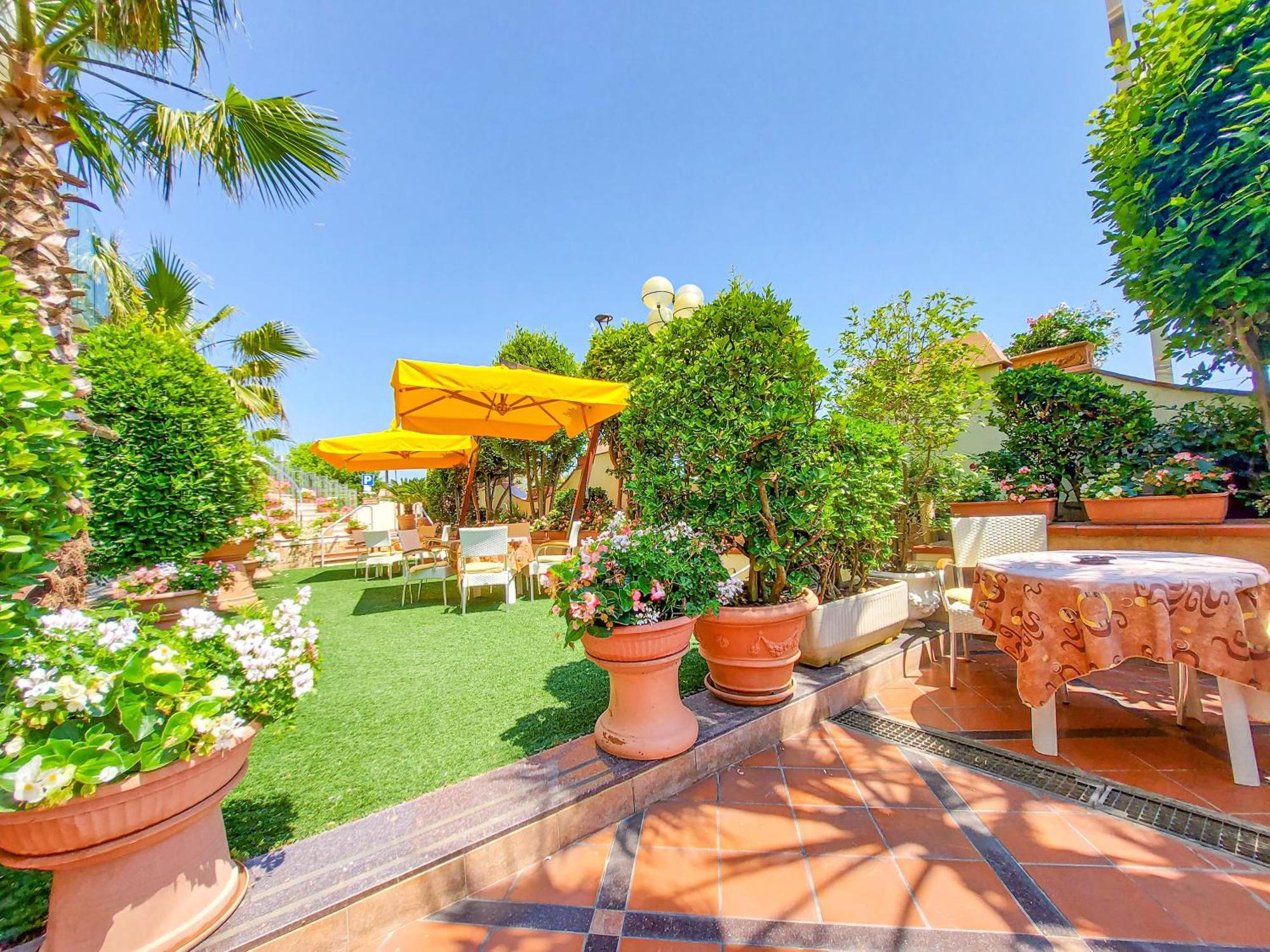 Hotel Gambrinus Cervia Exterior photo